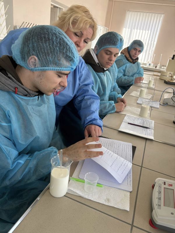 Секрети якості молока: практичне заняття у навчальній лабораторії