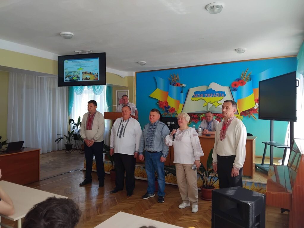 МАЙБУТНЄ ПОЧИНАЄТЬСЯ ТУТ