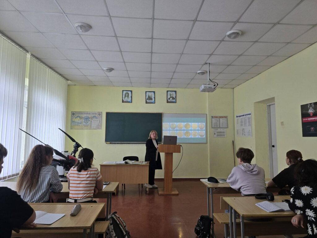Проведено показове відкрите заняття в групі В-13 з дисципліни “Економічна теорія” на тему ” Інфляція та теорія грошей”.