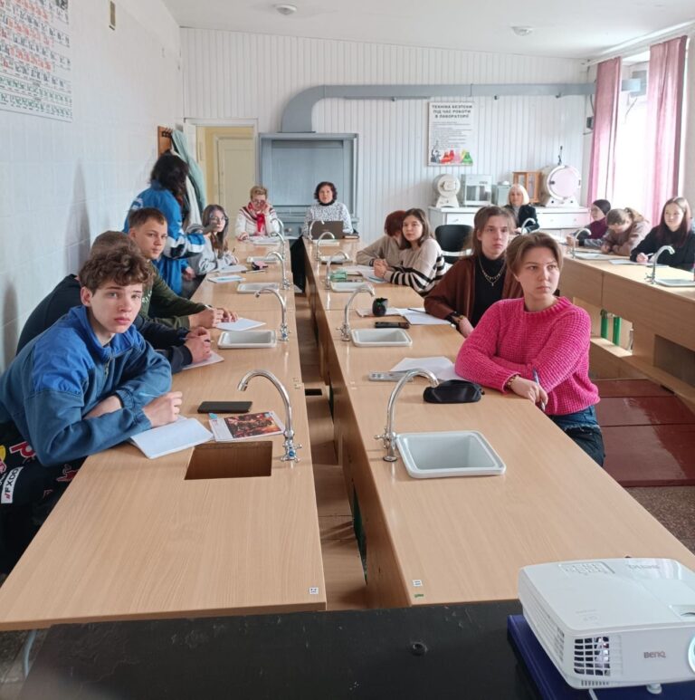 Показове заняття на тему «Природні джерела органічних сполук»